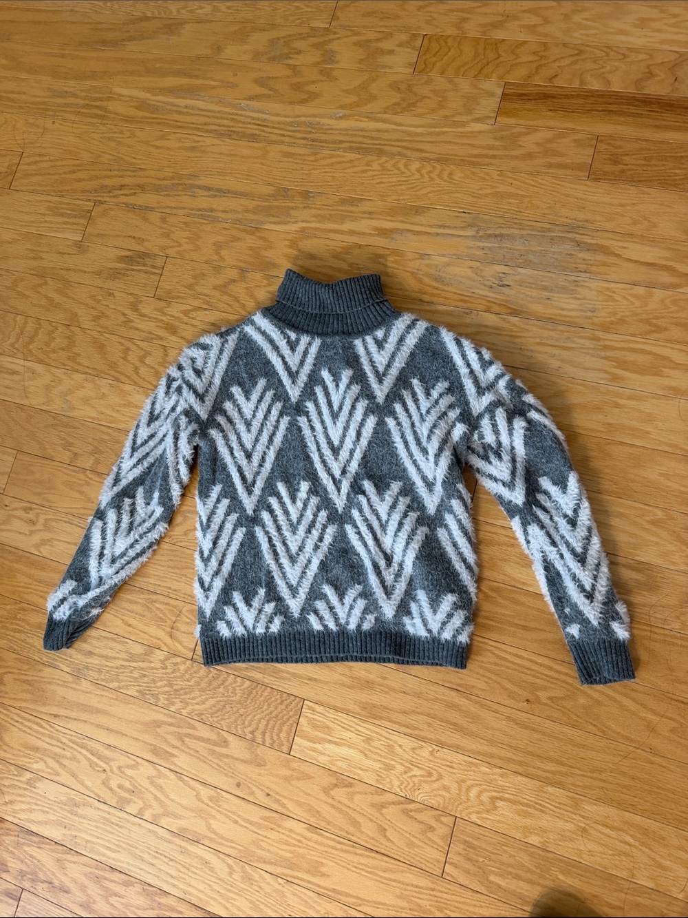 Venus Gray & White Patterned Turtleneck Sweater - Small - Like New